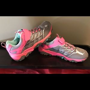 MERRELL Girls Select Grip, Select Dry Sneakers, Size 5M